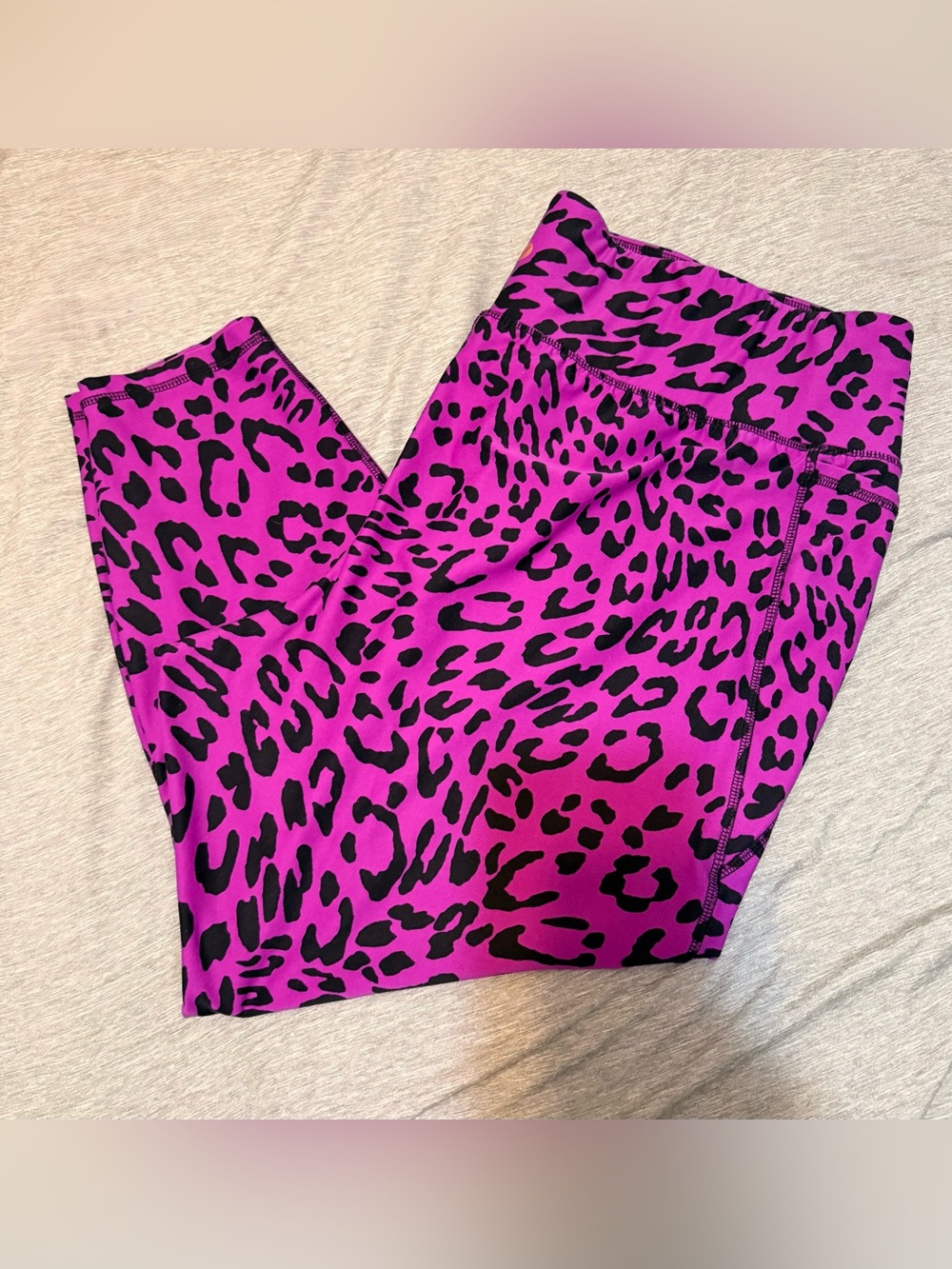 Livi Active / Lane Bryant leggings 26/28 leopard print